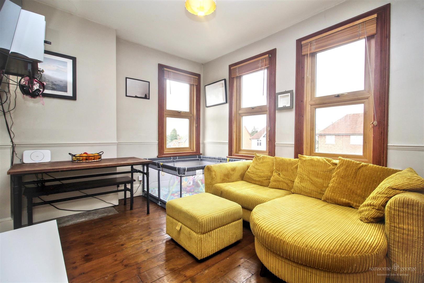 2 bed property in Connaught Road, Reading